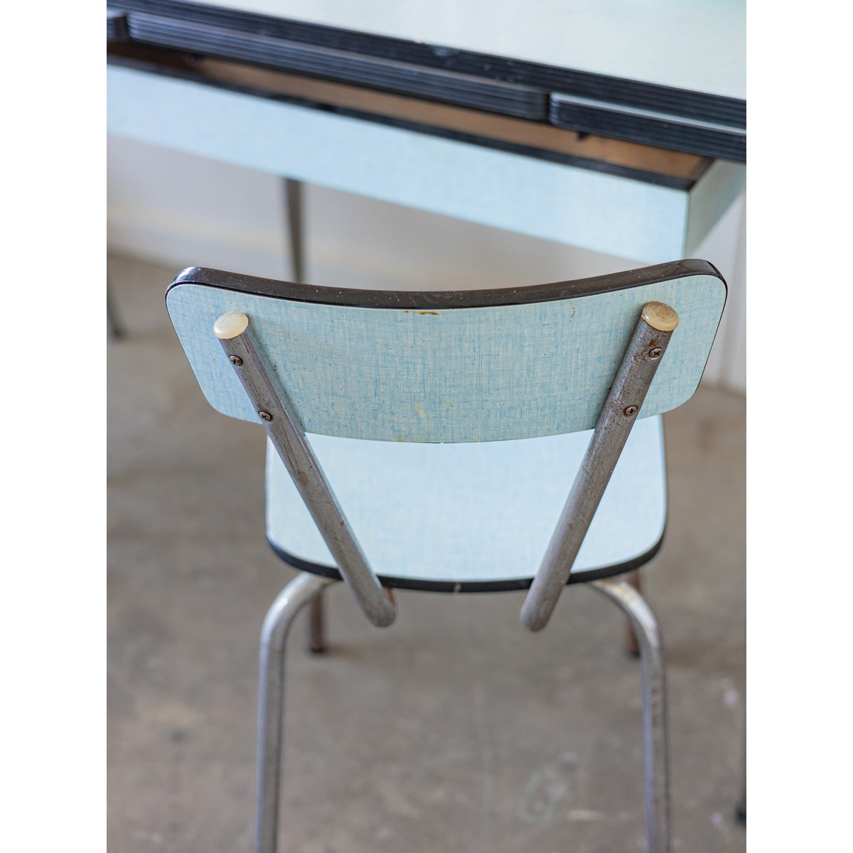 Paire de chaises en formica Alma N°1948 - Bon état bleu clair, DEBONGOUT