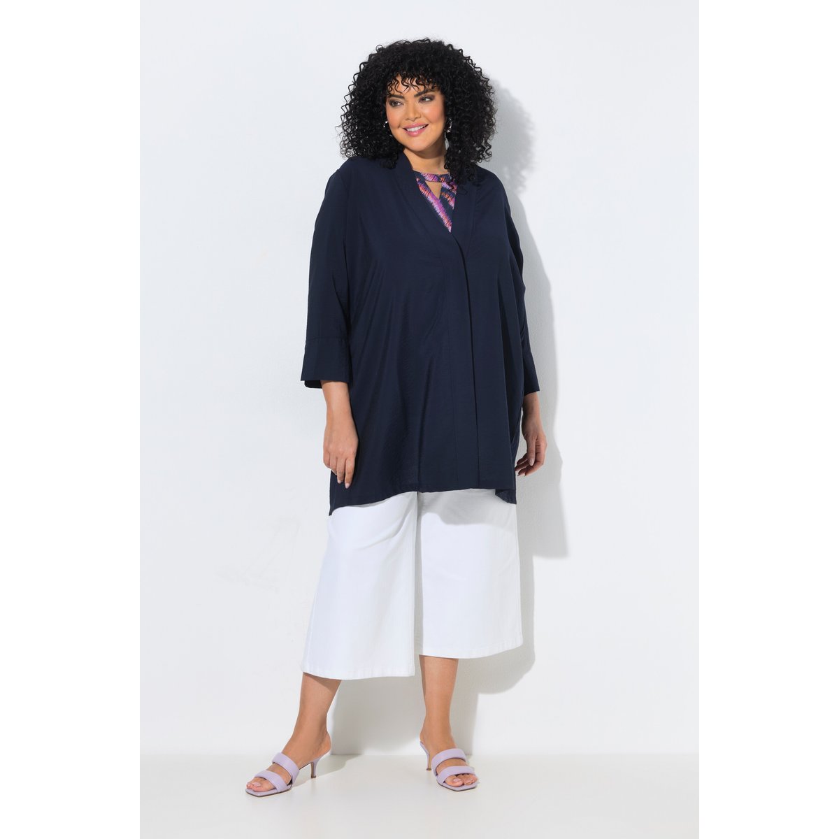 Veste à bouton-pression. Décolleté marine, ULLA POPKEN
