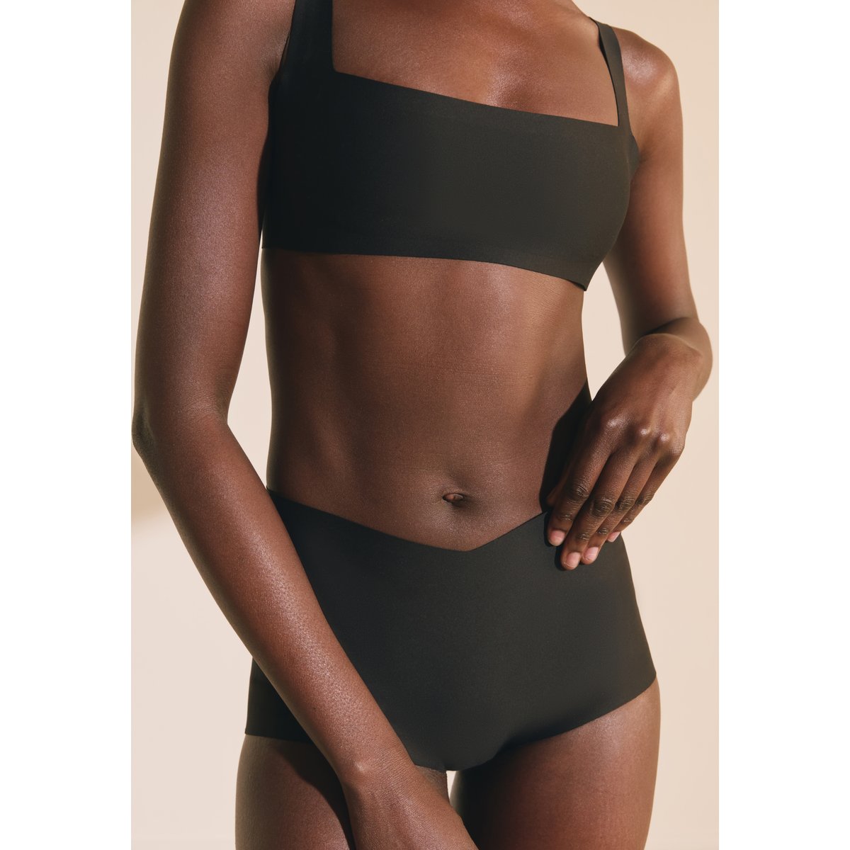 Soutien-gorge brassière en microfibre avec pads amovibles PURE PERFECT noir, ETAM