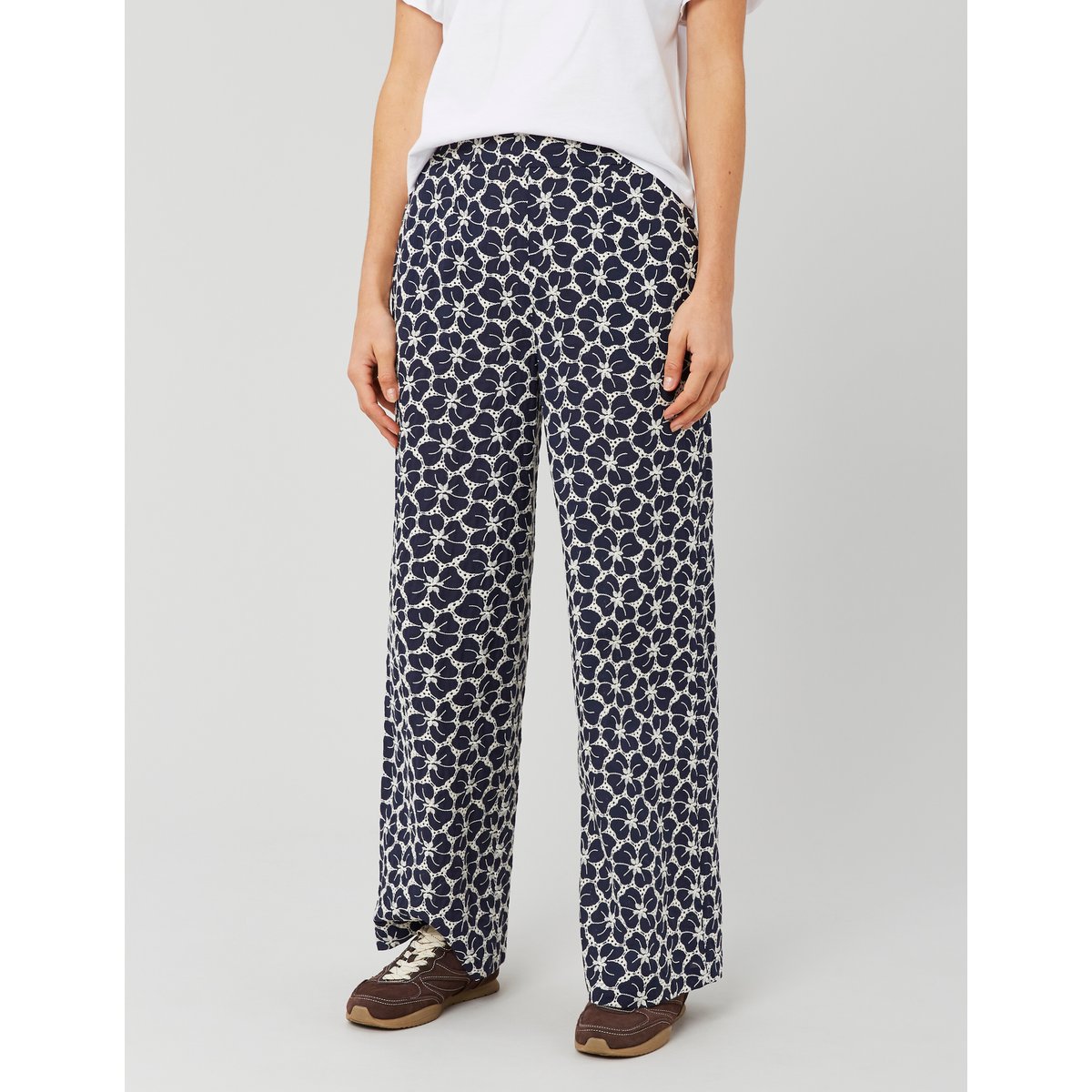 Pantalon brodé bleu foncé, BZB