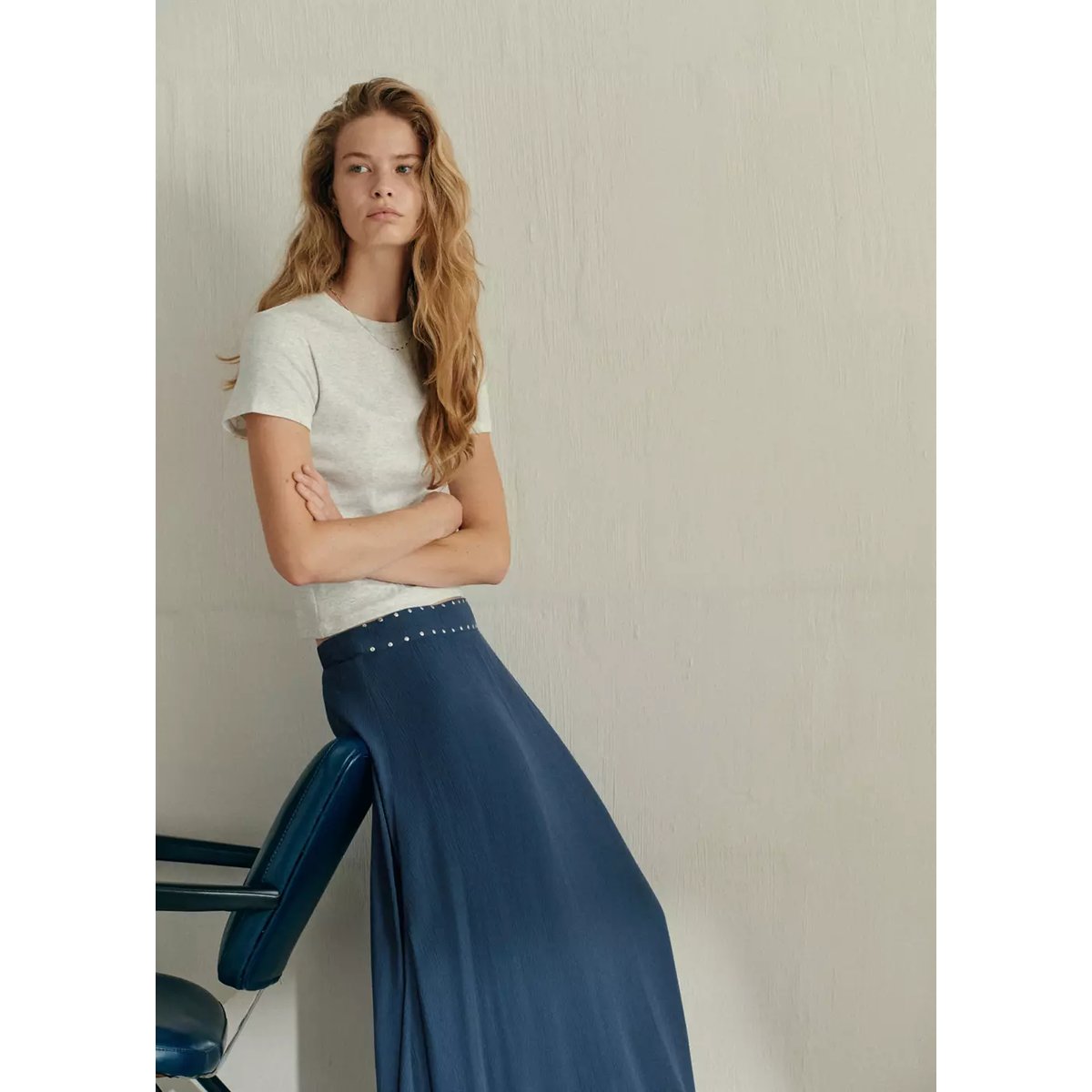 Jupe texturée avec détails de clous bleu pétrole, MANGO TEEN