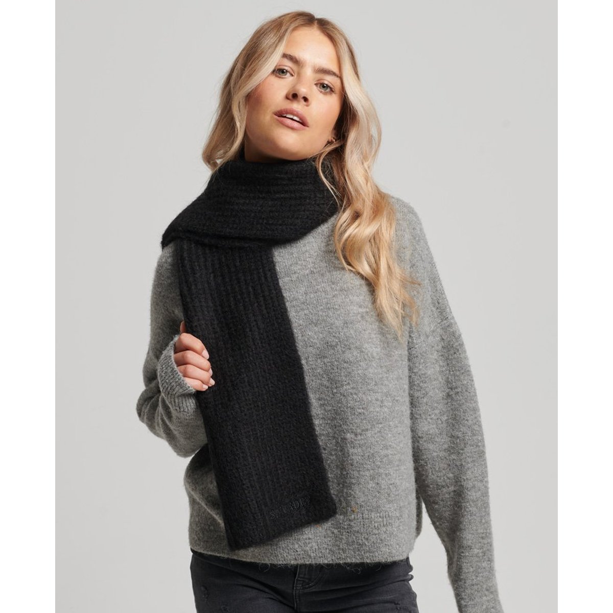 Écharpe côtelée Essential noir, SUPERDRY