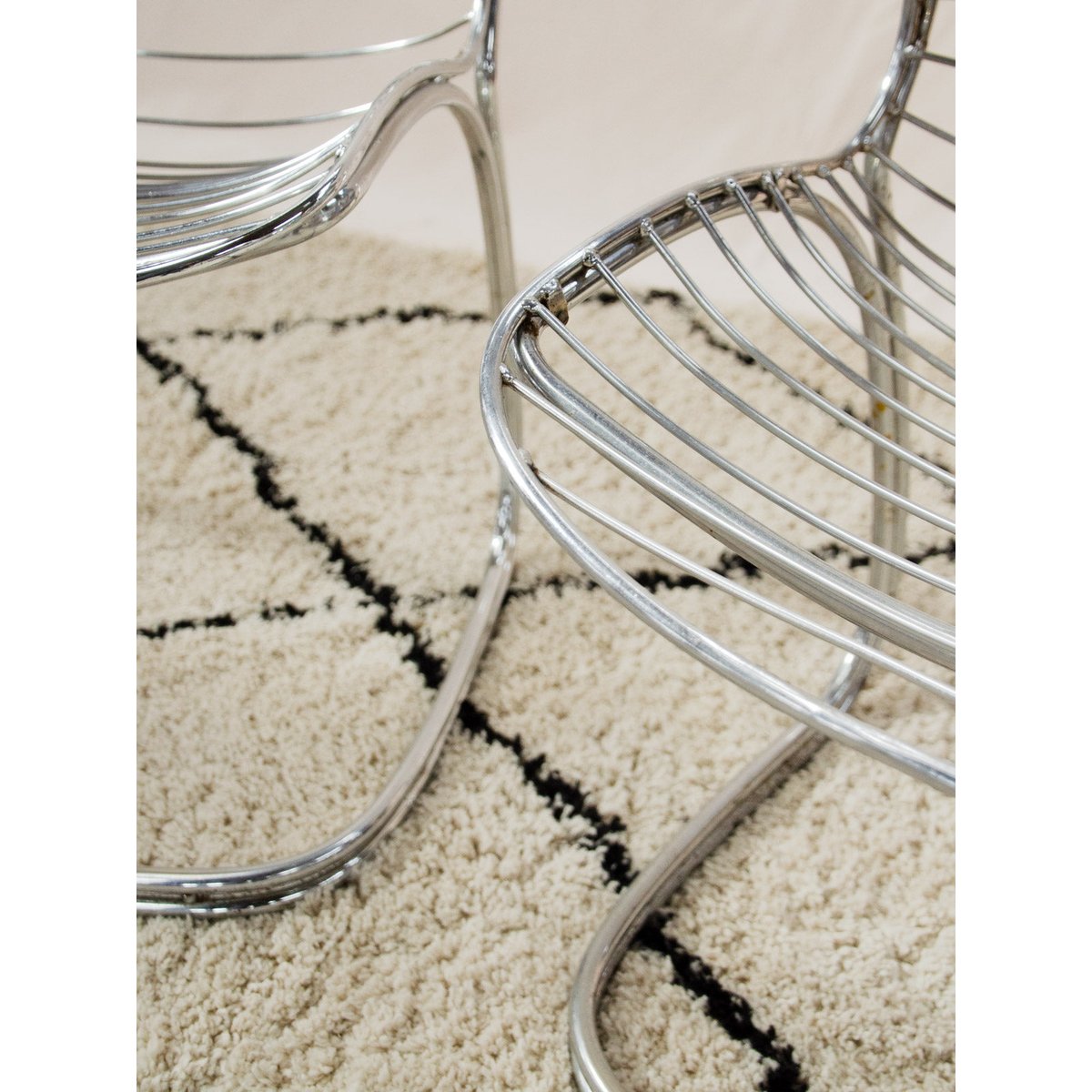Lot de 4 chaises en métal chromé Alma N°2140 - Bon état métal, DEBONGOUT