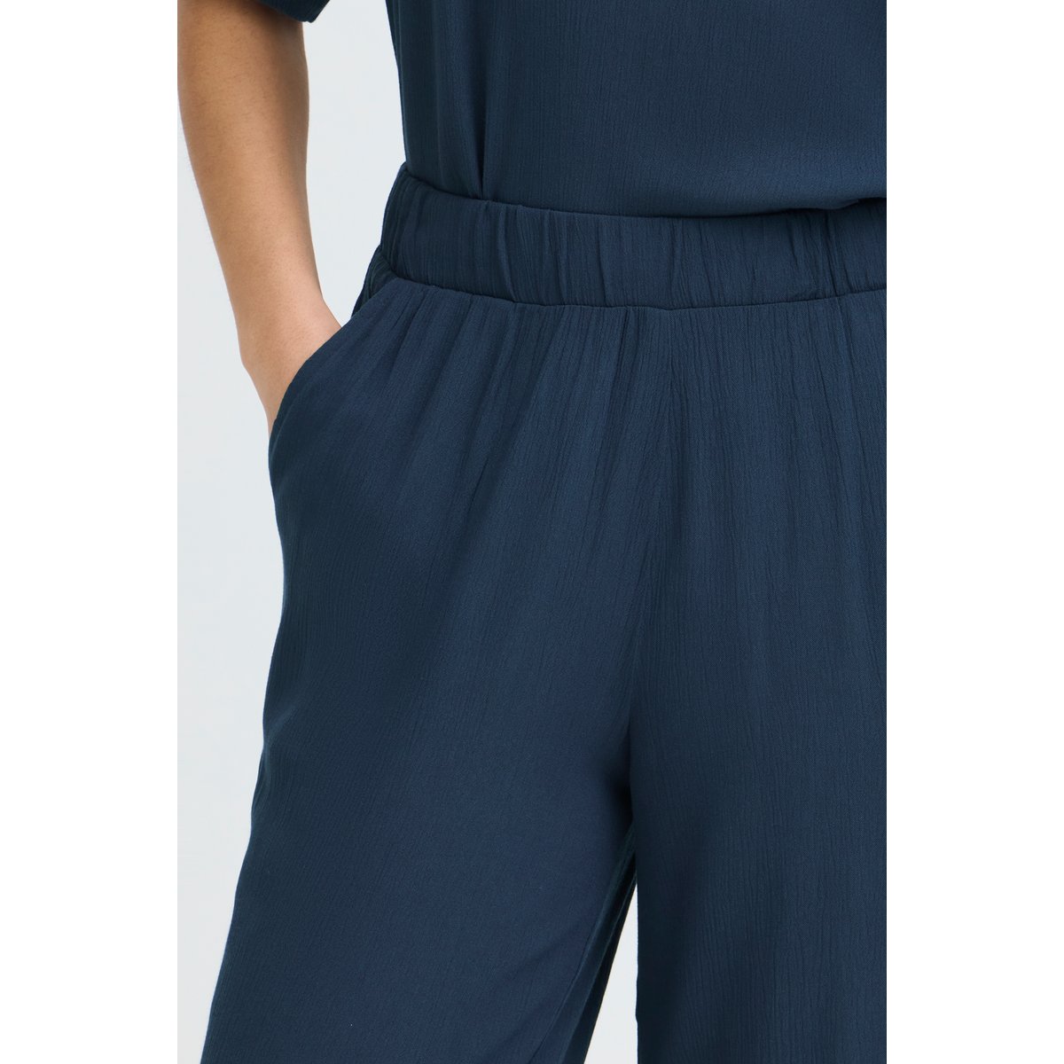 Pantalon coupe large, taille élastiquée bleu total eclipse, ICHI