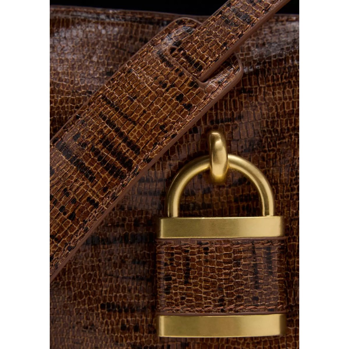 Sac cabas en cuir synthétique avec breloques marron moyen, MANGO