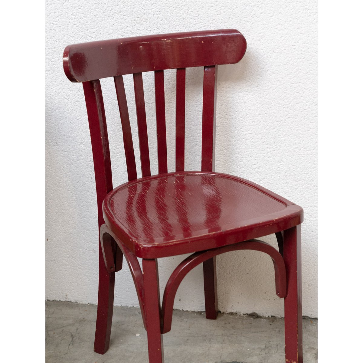 Paire de chaises bordeaux esprit Thonet Claude N°1722 - Bon état bordeaux, DEBONGOUT