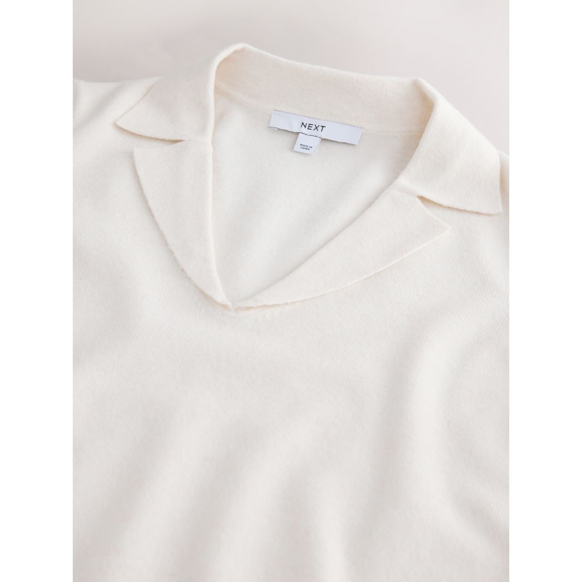 Polo ultra-doux à col ouvert écru, NEXT