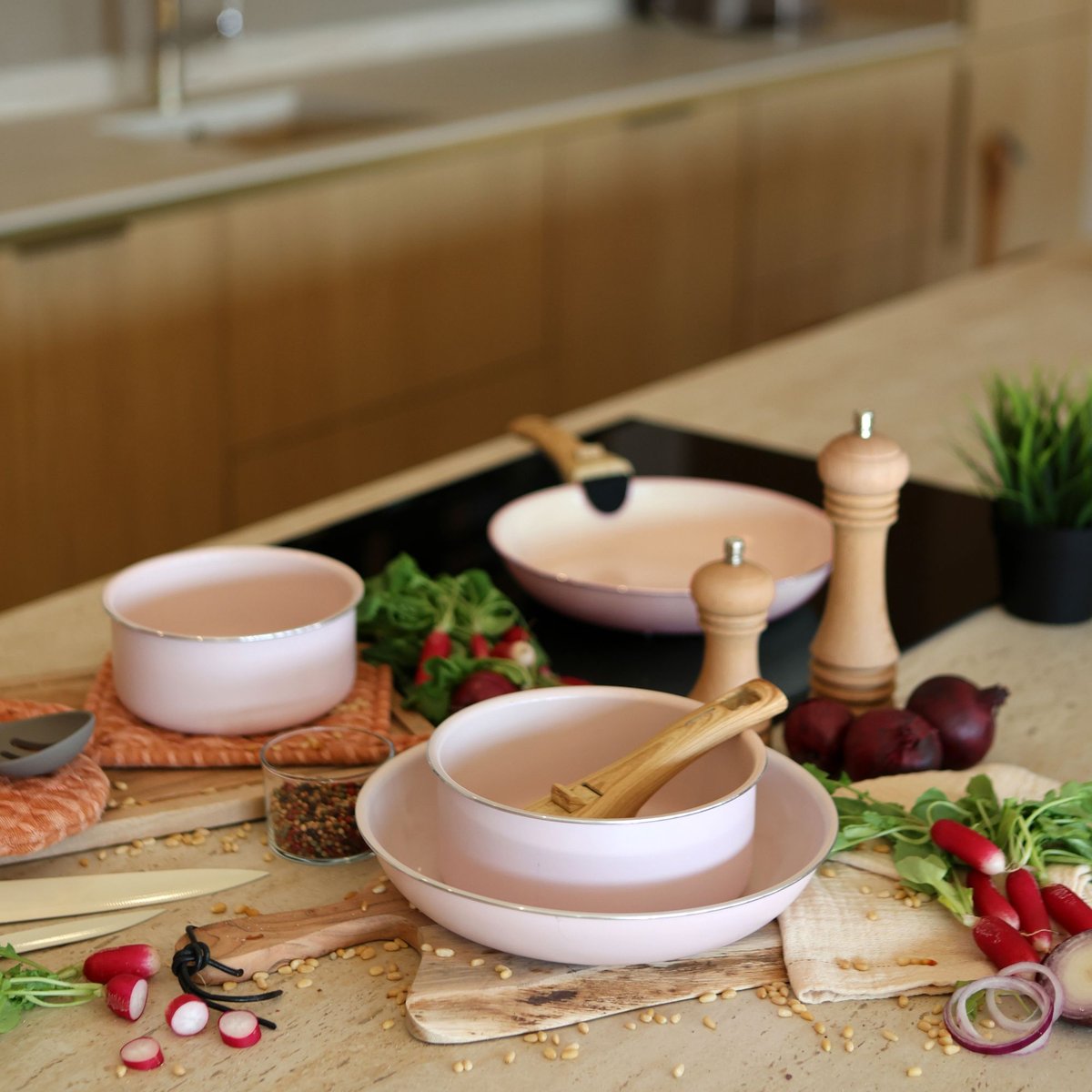 Batterie de cuisine 5 pièces en aluminium recyclé, COLORAMA rose, MENASTYL