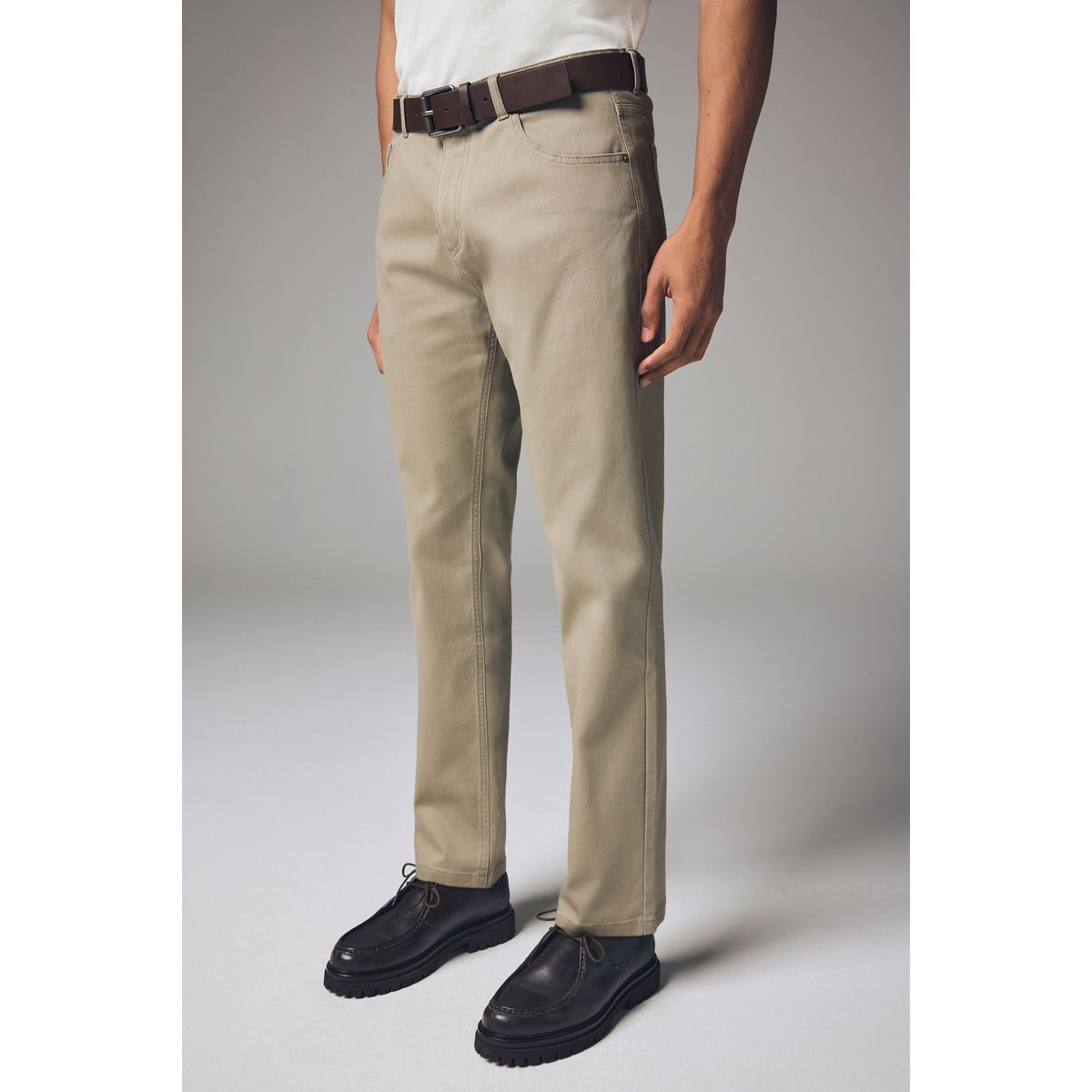 Pantalon avec ceinture coupe droite naturel, NEXT