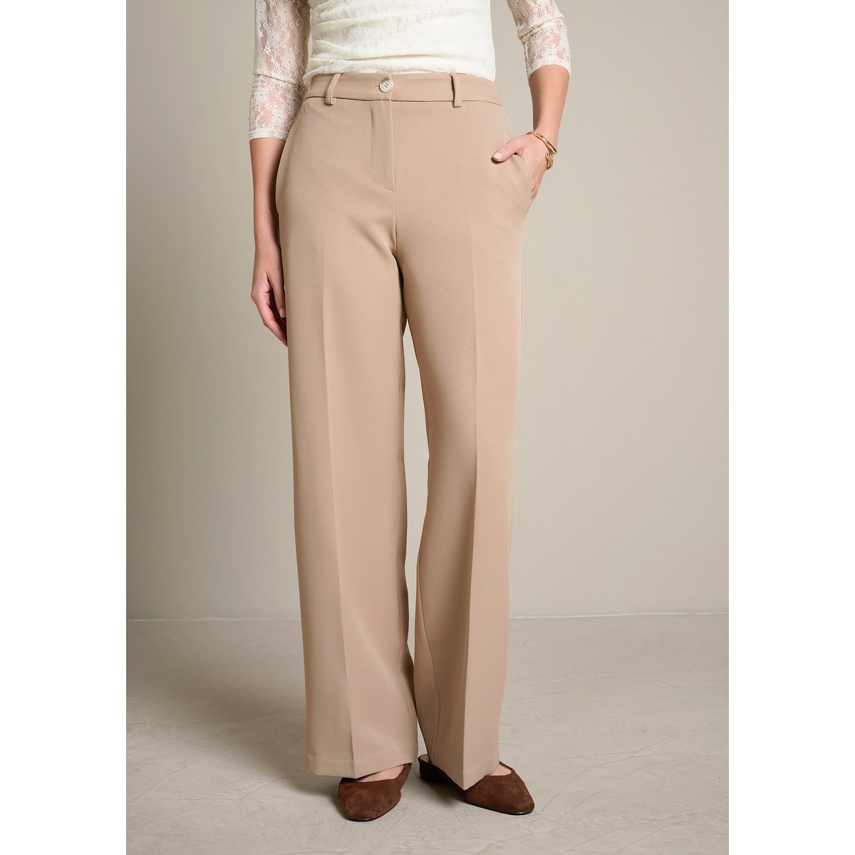 Pantalon classique coupe large en twill taupe, LOLALIZA