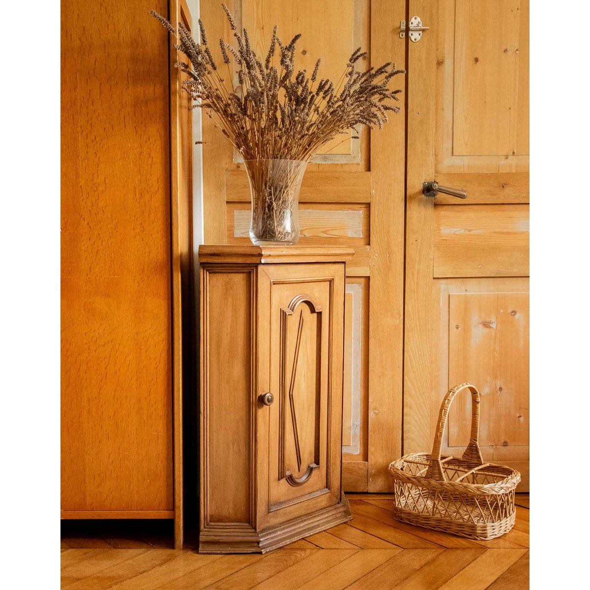 Étagère d'angle en bois massif Gaëlle N°1458 - Bon état bois foncé, DEBONGOUT