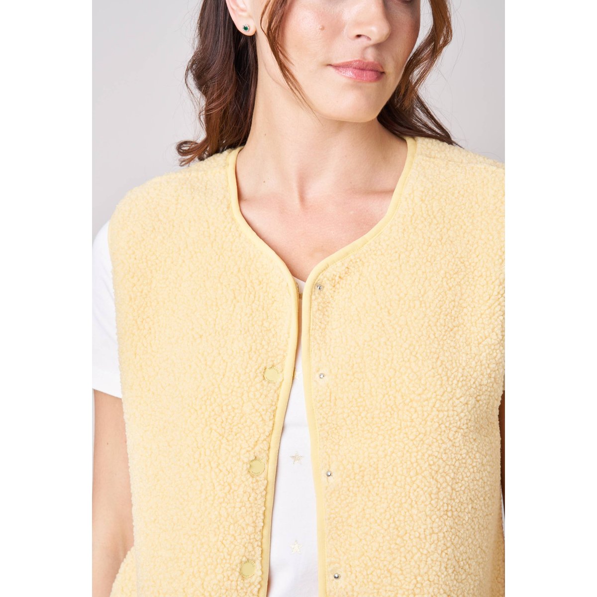 Gilet sans manches femme au toucher doux et texturé OLERA light yellow, DEELUXE