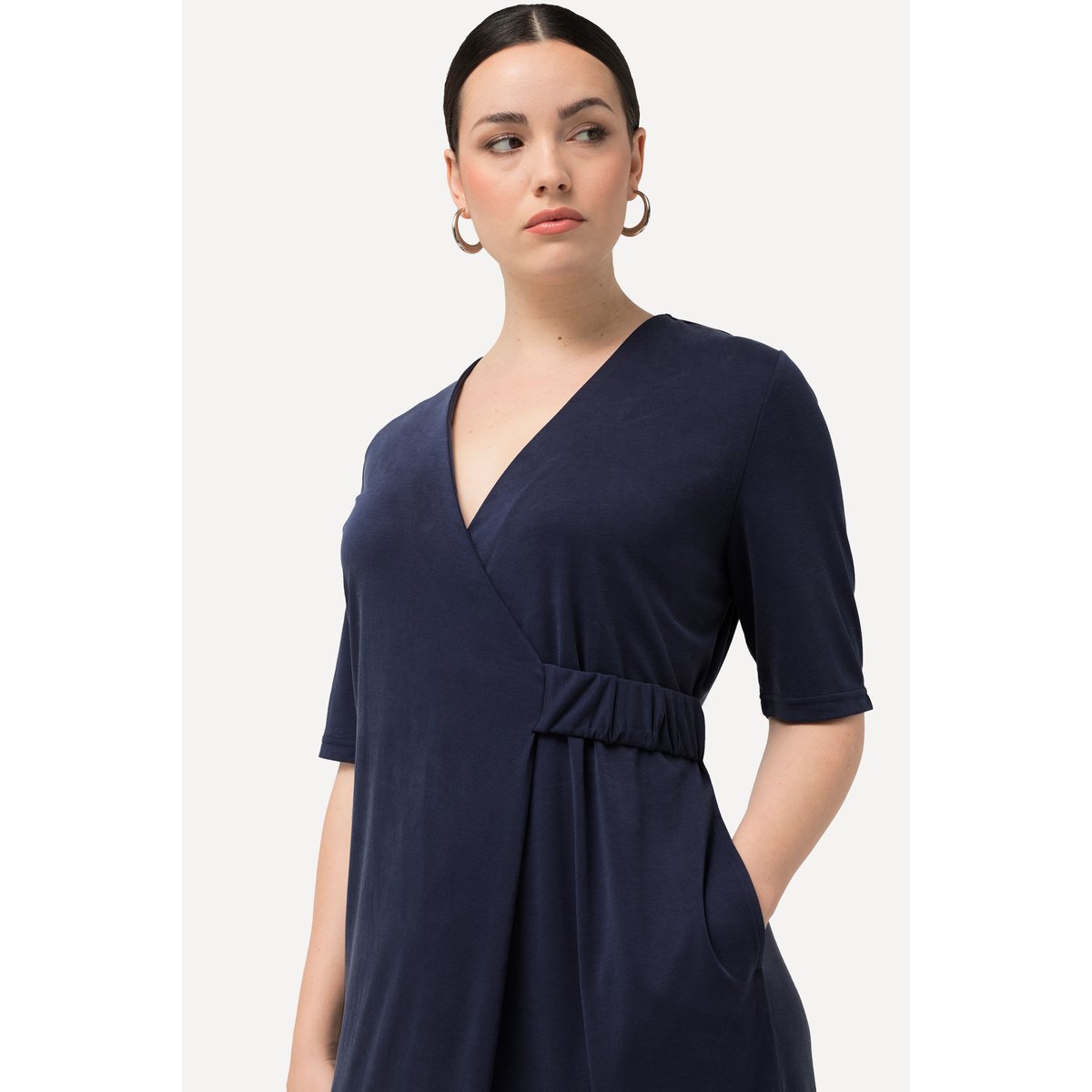 Robe midi avec poches et manches courtes. marine, ULLA POPKEN
