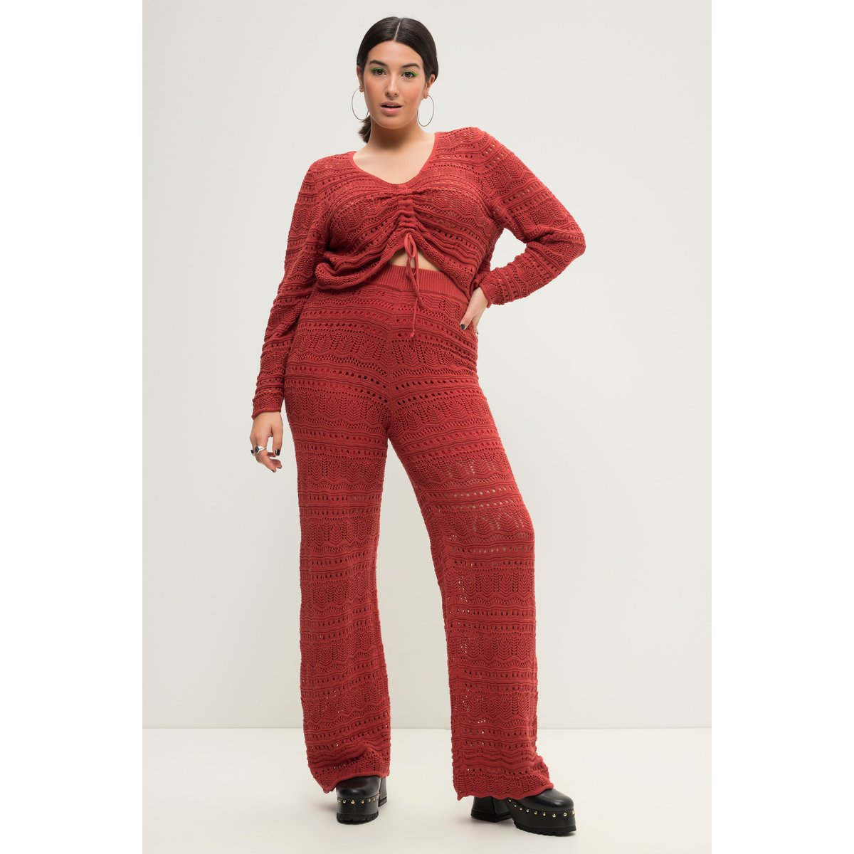 Pantalon en maille ajourée à coupe large rouge brique, STUDIO UNTOLD