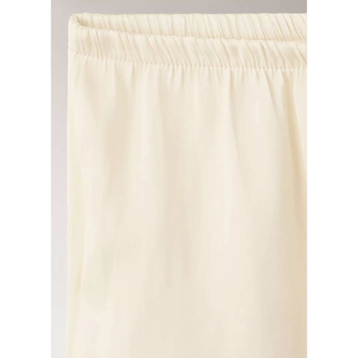 Short pyjama satiné en dentelle ivoire, MANGO