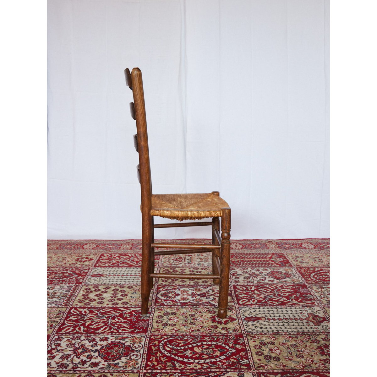 Lot de 4 chaises en paille Claude N°1436 - Bon état bois foncé, DEBONGOUT