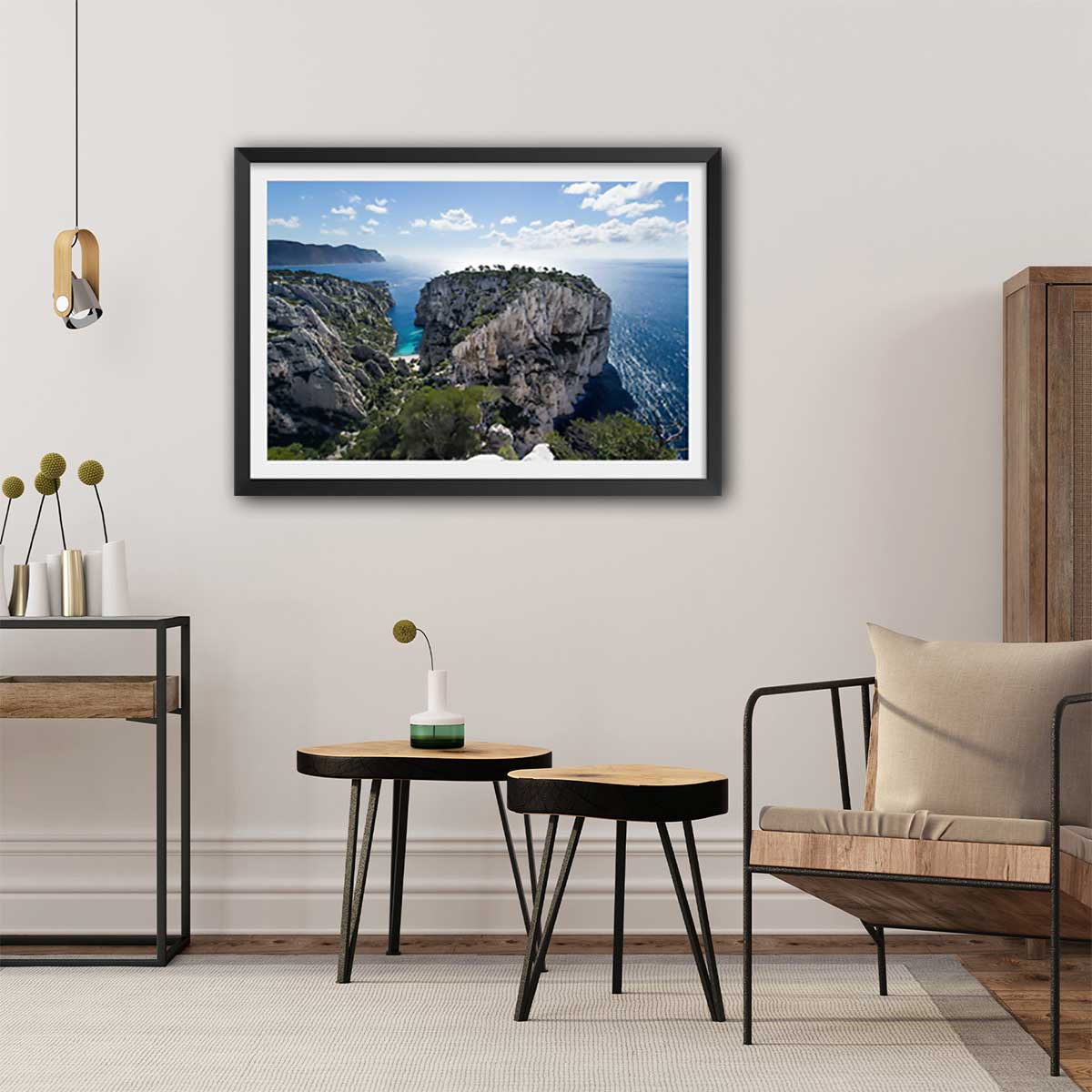 Affiche plage et calanques à cassis affiche + cadre en bois - noir, HEXOA