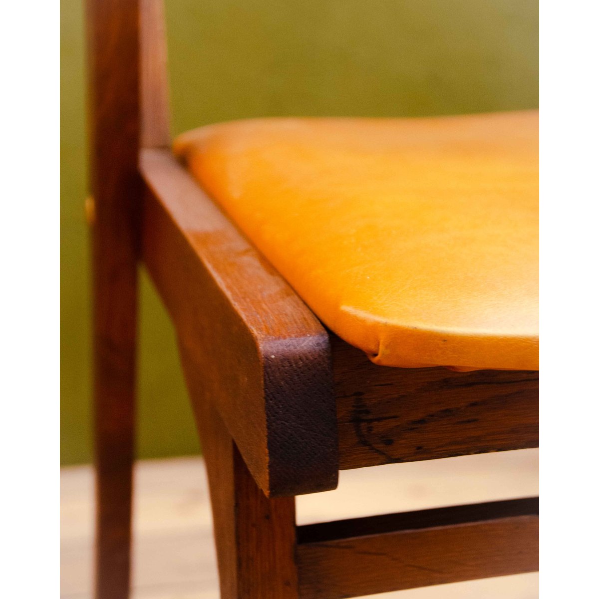 Chaise en bois Claude N°1587 - Bon état marron, DEBONGOUT