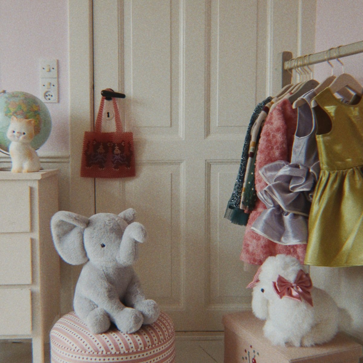 Peluche Chiot beige, rose, KONGES SLOJD