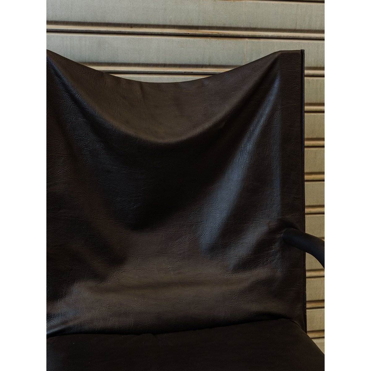 Fauteuil en cuir noir Jakob N°1441 - Bon état noir, DEBONGOUT