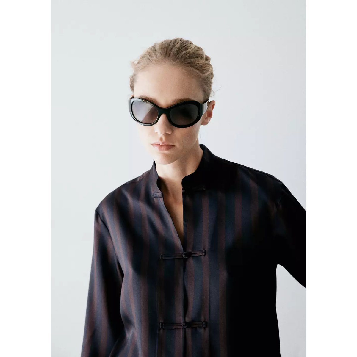 Blouse à rayures avec brandebourgs bleu marine foncé, MANGO