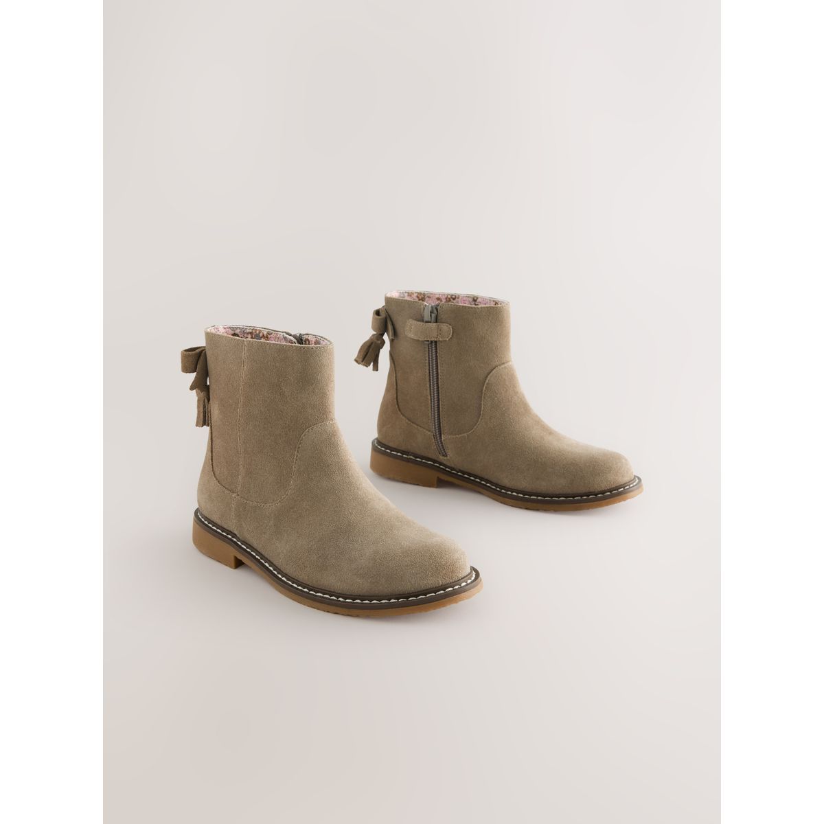 Bottines hydrofuges en daim gris, NEXT