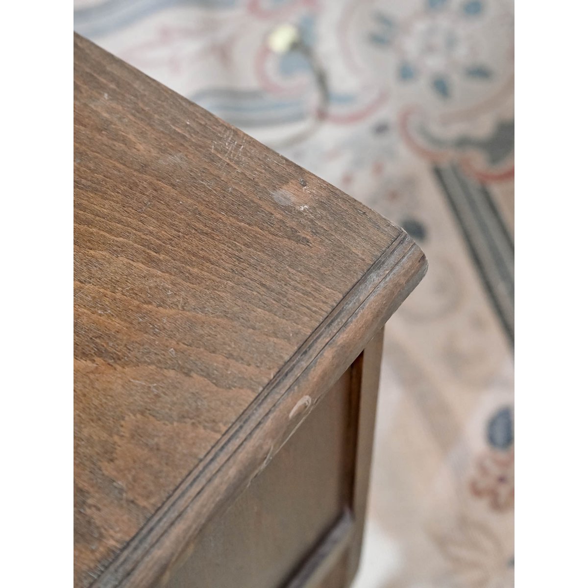 Table de chevet en bois massif Odile N°1532 - Bon état bois foncé, DEBONGOUT