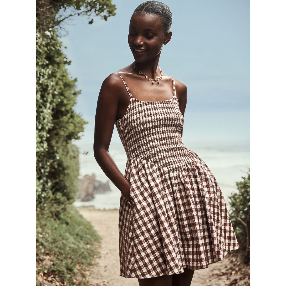 Combi-short à bretelles effet jupe-short brun chocolat / vichy crème, NEXT