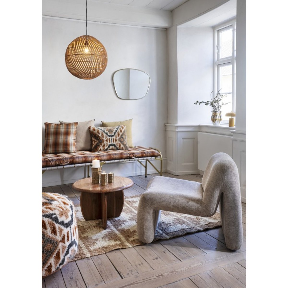 Fauteuil lounge rétro velours beige, MADAM STOLTZ