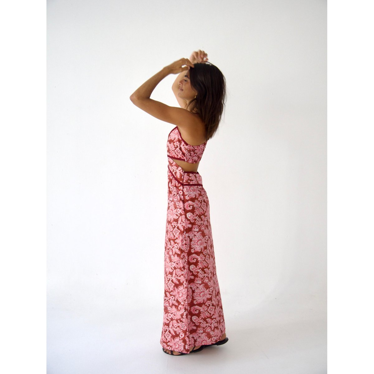 Robe longue fleurie cut-out ONA rose / rouge, MINDTRAVELER