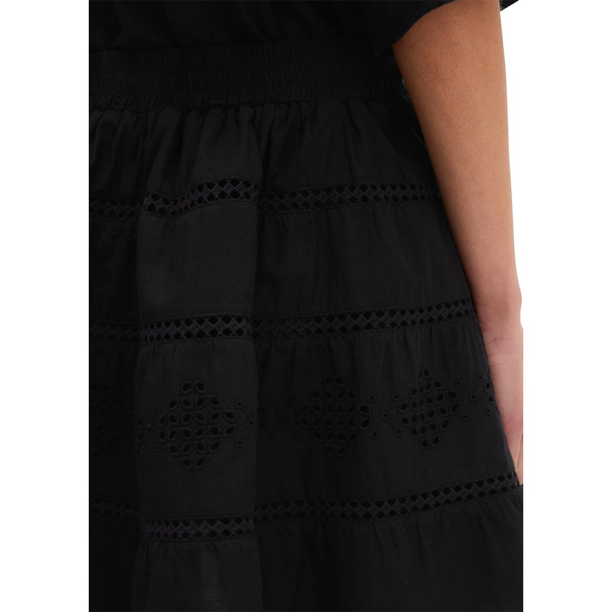 Boho-rock dans le style folklorique loose en voile de coton brodé noir, MARC O'POLO