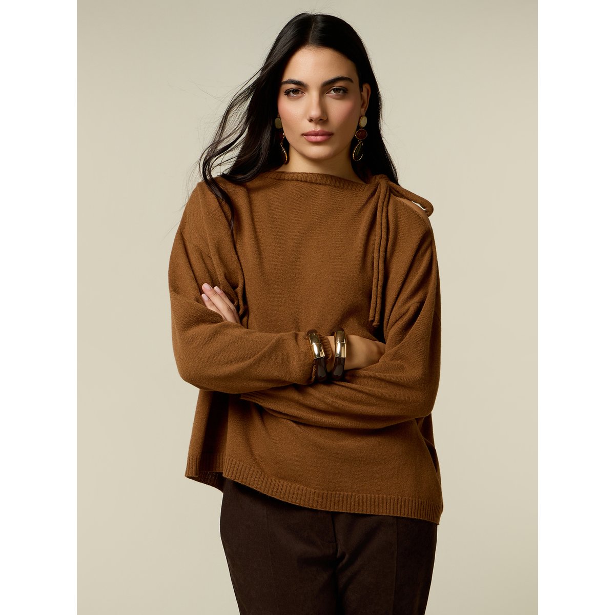 Pull avec nœud marron, OLTRE