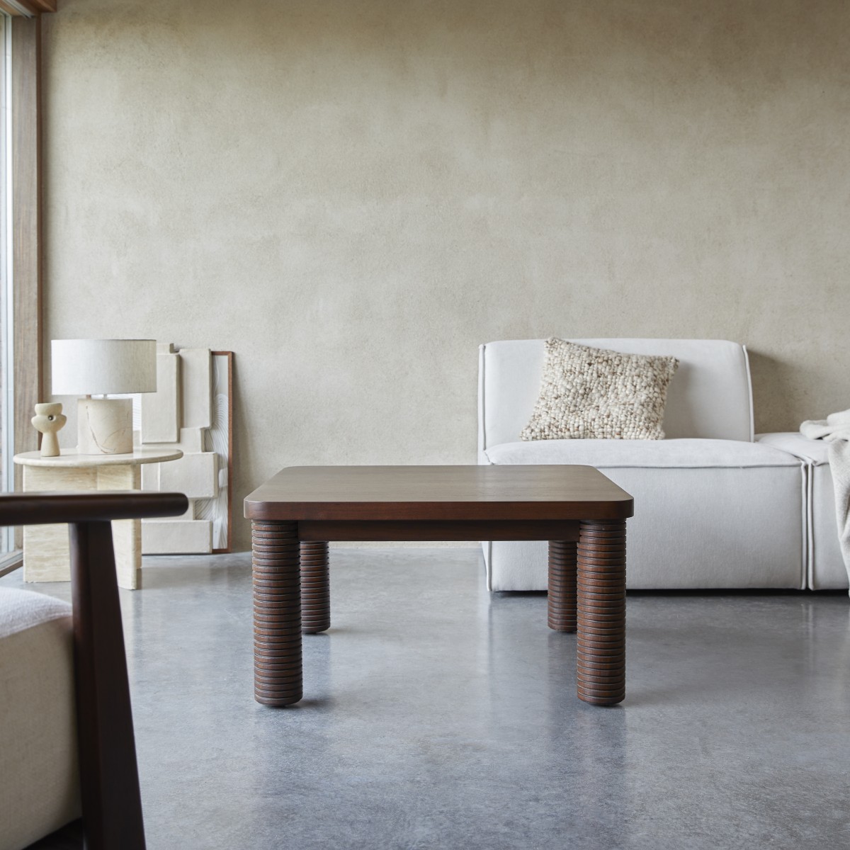 Table basse en Mindi massif, LEANDRO marron, TIKAMOON