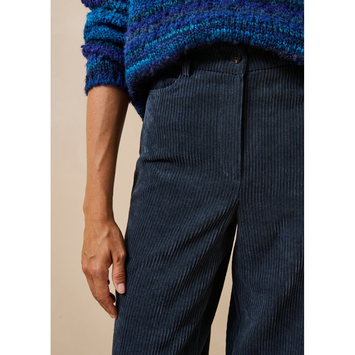 Pantalon large en velours bleu acier, LA FEE MARABOUTEE