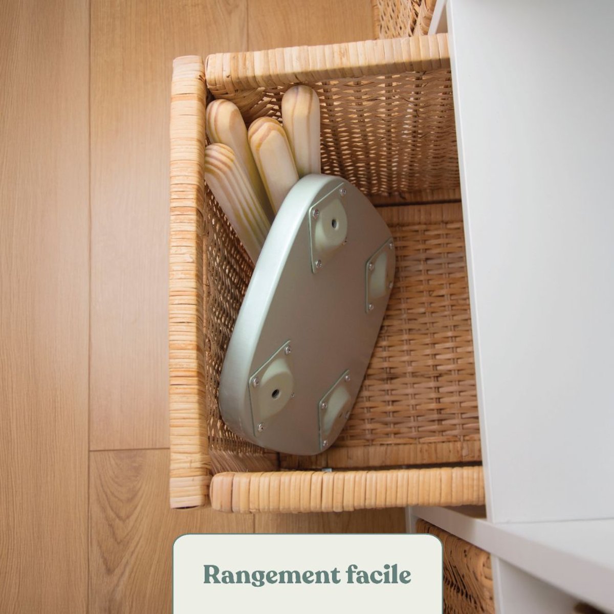 Tabouret d'intérieur vert sauge, ACTIVE TOTS