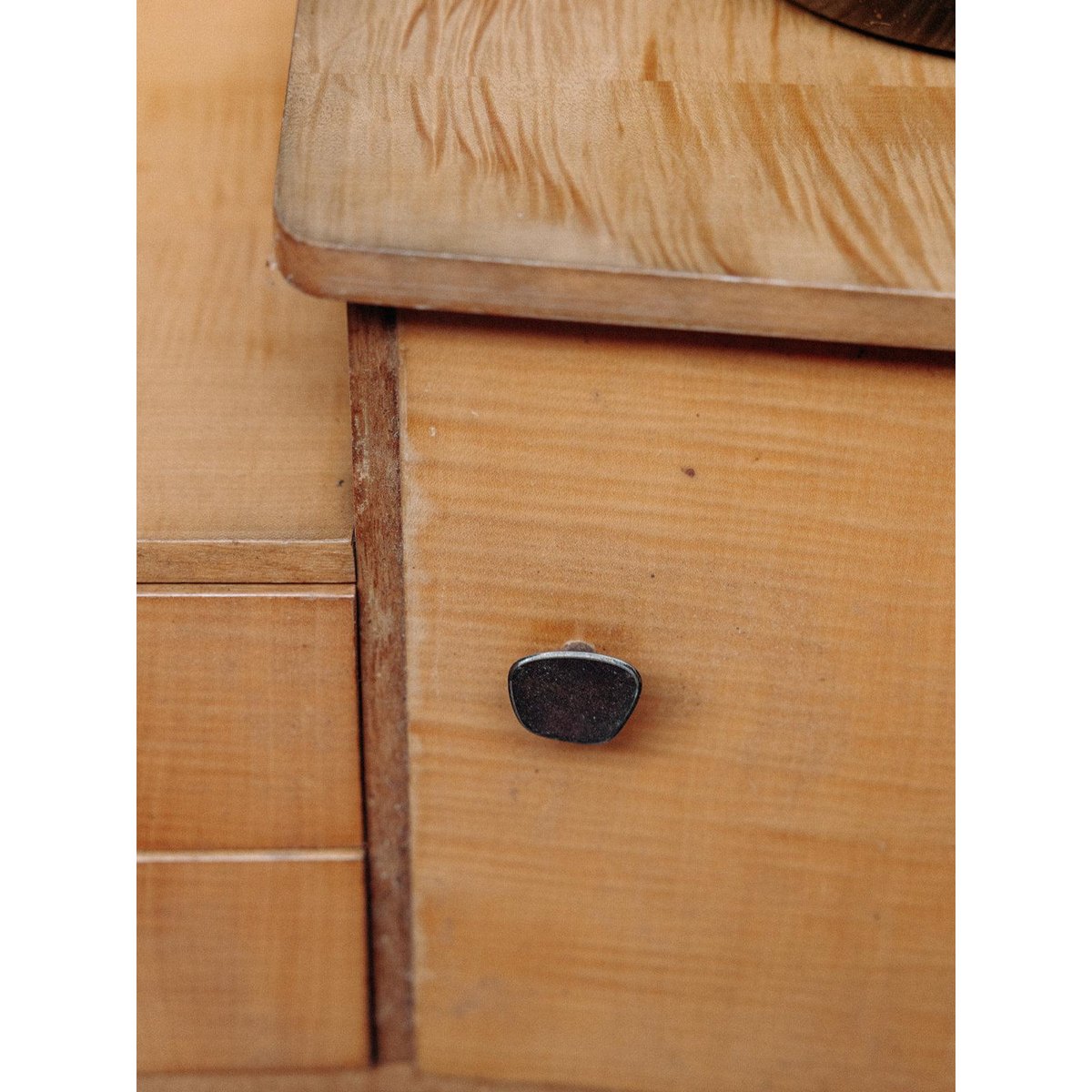 Meuble de rangement en bois Gustave N°94 - Bon état bois clair, DEBONGOUT