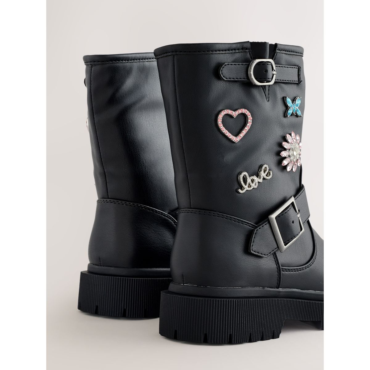 Bottines ornées d’une broche noir, NEXT