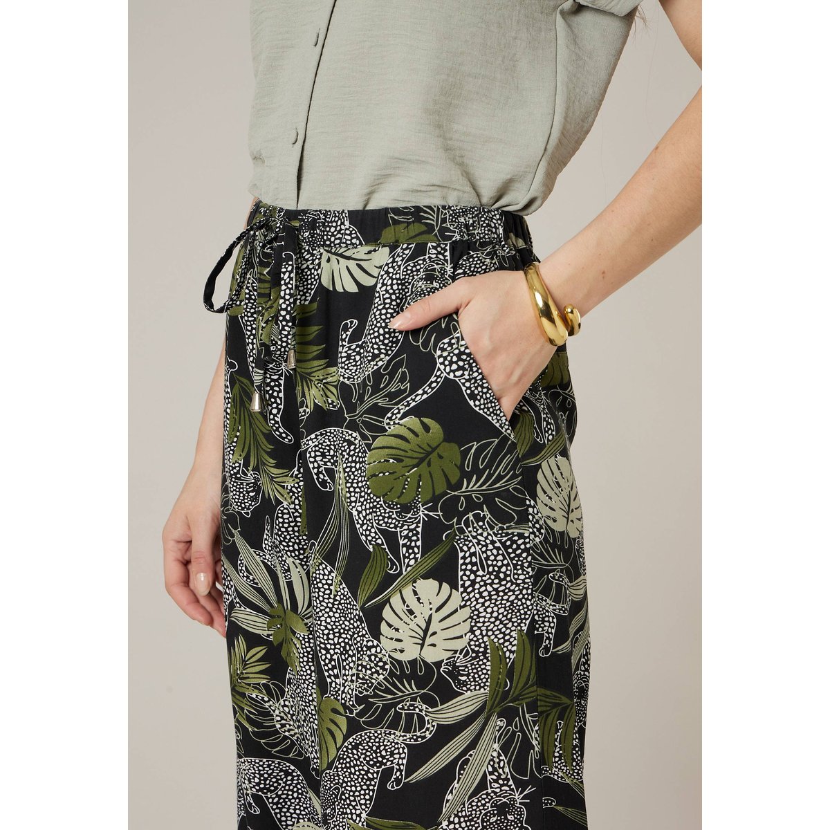 Pantalon large fille imprimé jungle LEOVA black, DEELUXE