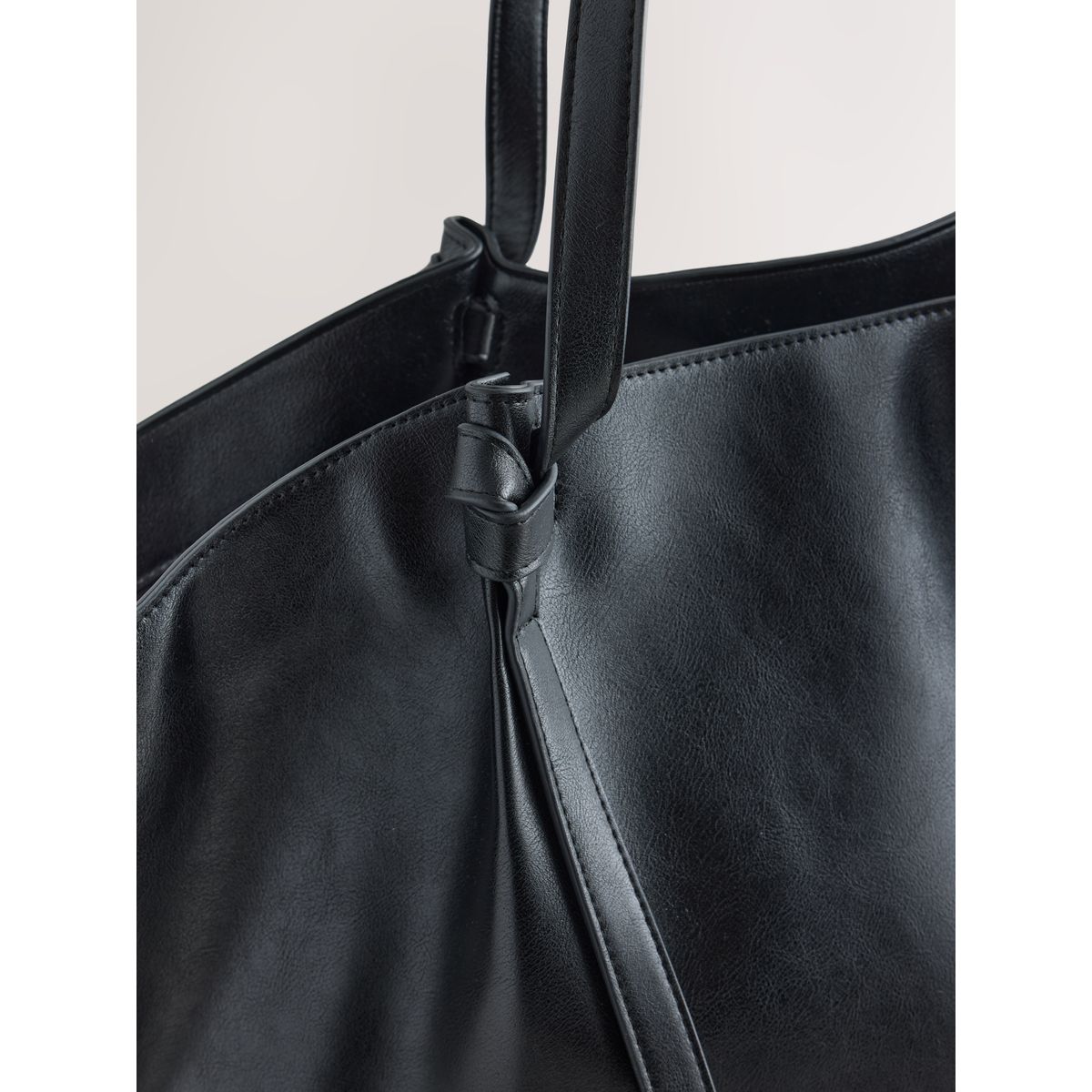Grand sac porté épaule perforé noir, NEXT