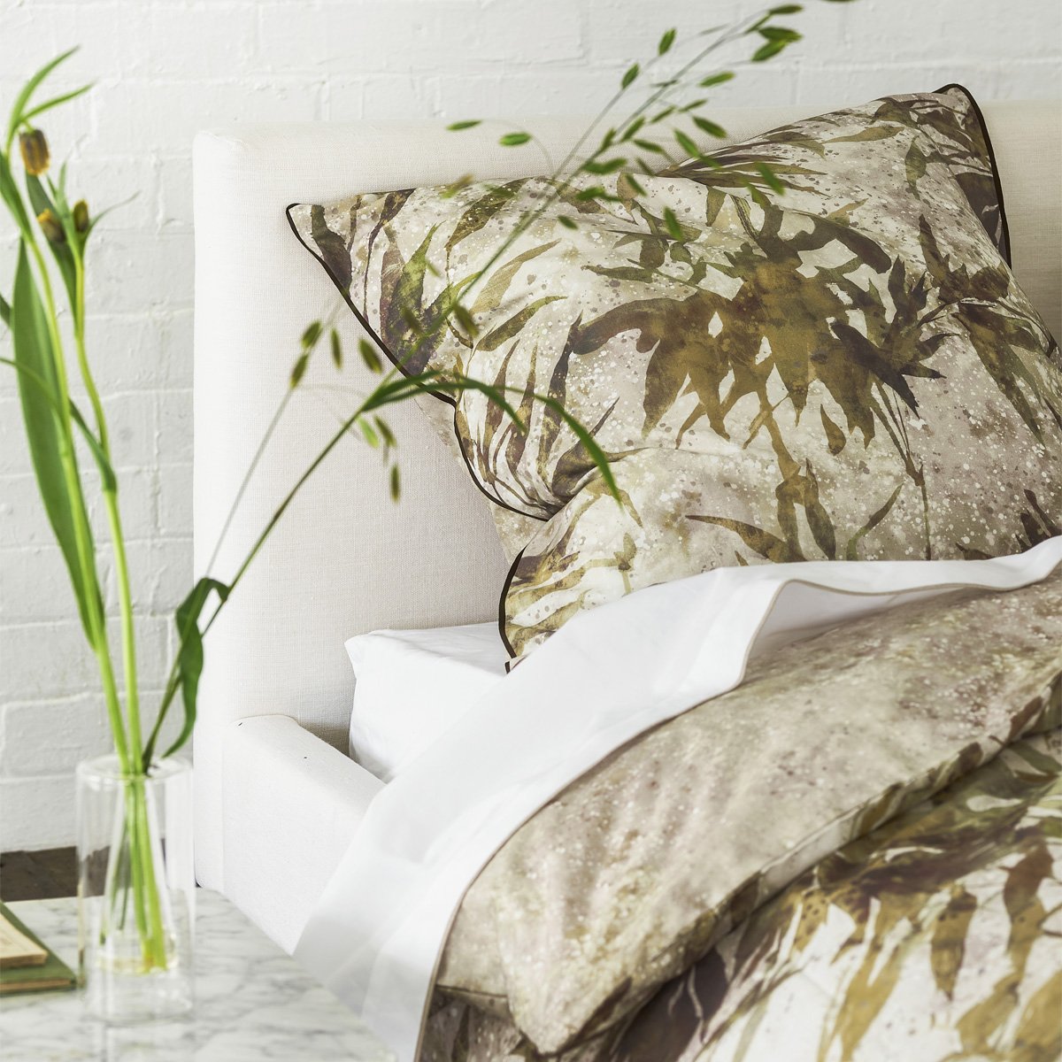 Taie d'oreiller imprimée en percale de coton, JARDIN CHINOIS beige, DESIGNERS GUILD