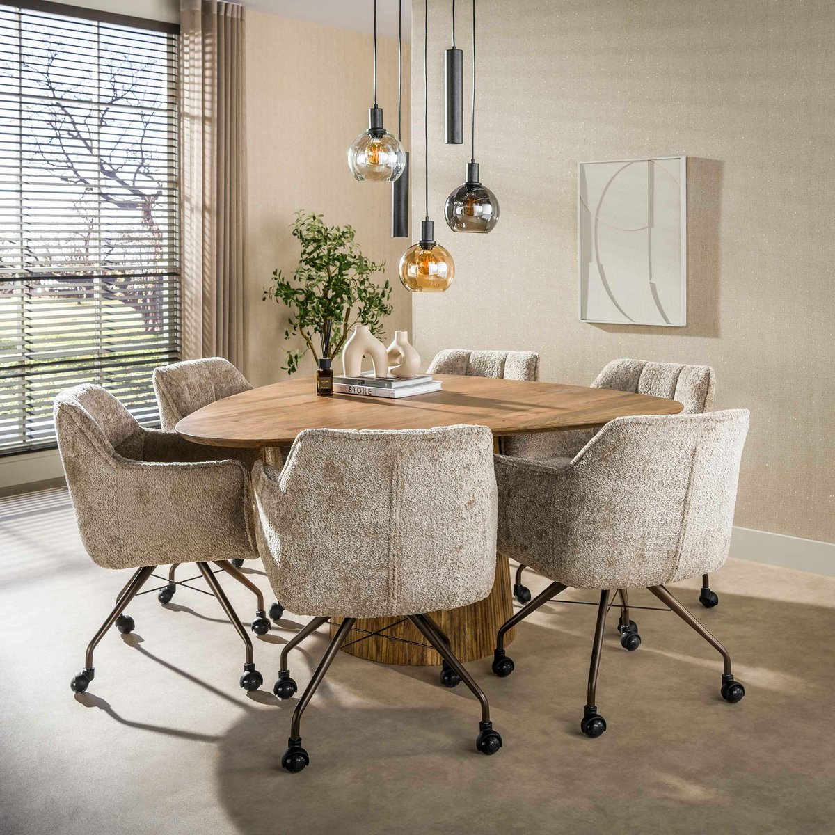 Table à manger bois de manguier forme triangulaire 150 cm CREEK beige, PIER IMPORT