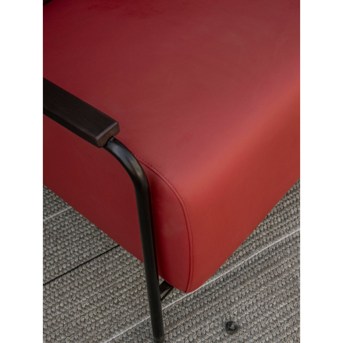 Fauteuil Viccarbe Colubi bordeaux Jakob N°1320 - Bon état bordeaux, DEBONGOUT