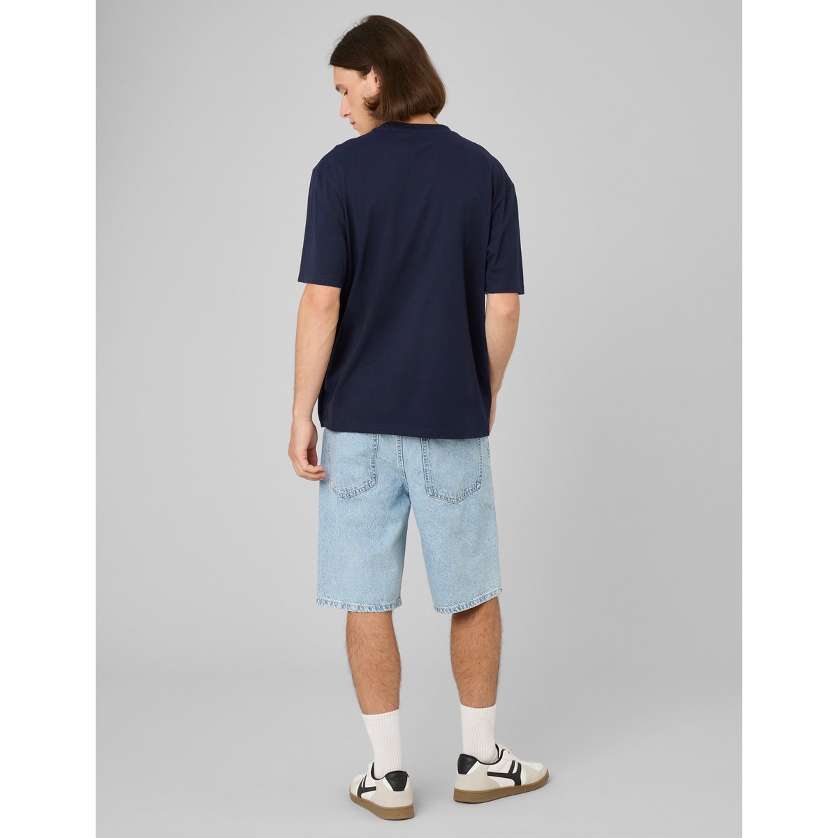 Tshirt brodé poitrine bleu foncé, BZB