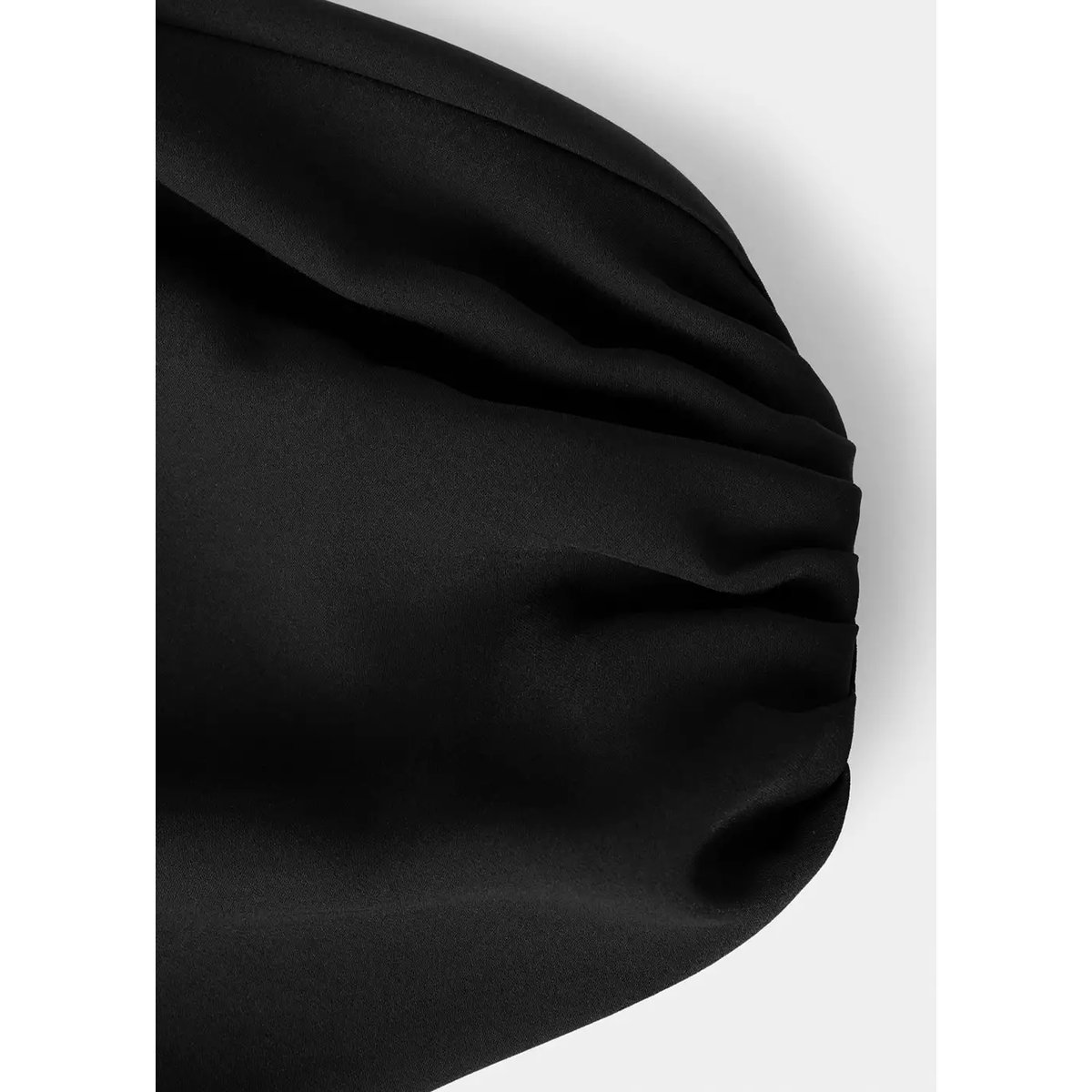 Robe asymétrique avec collier noir, MANGO