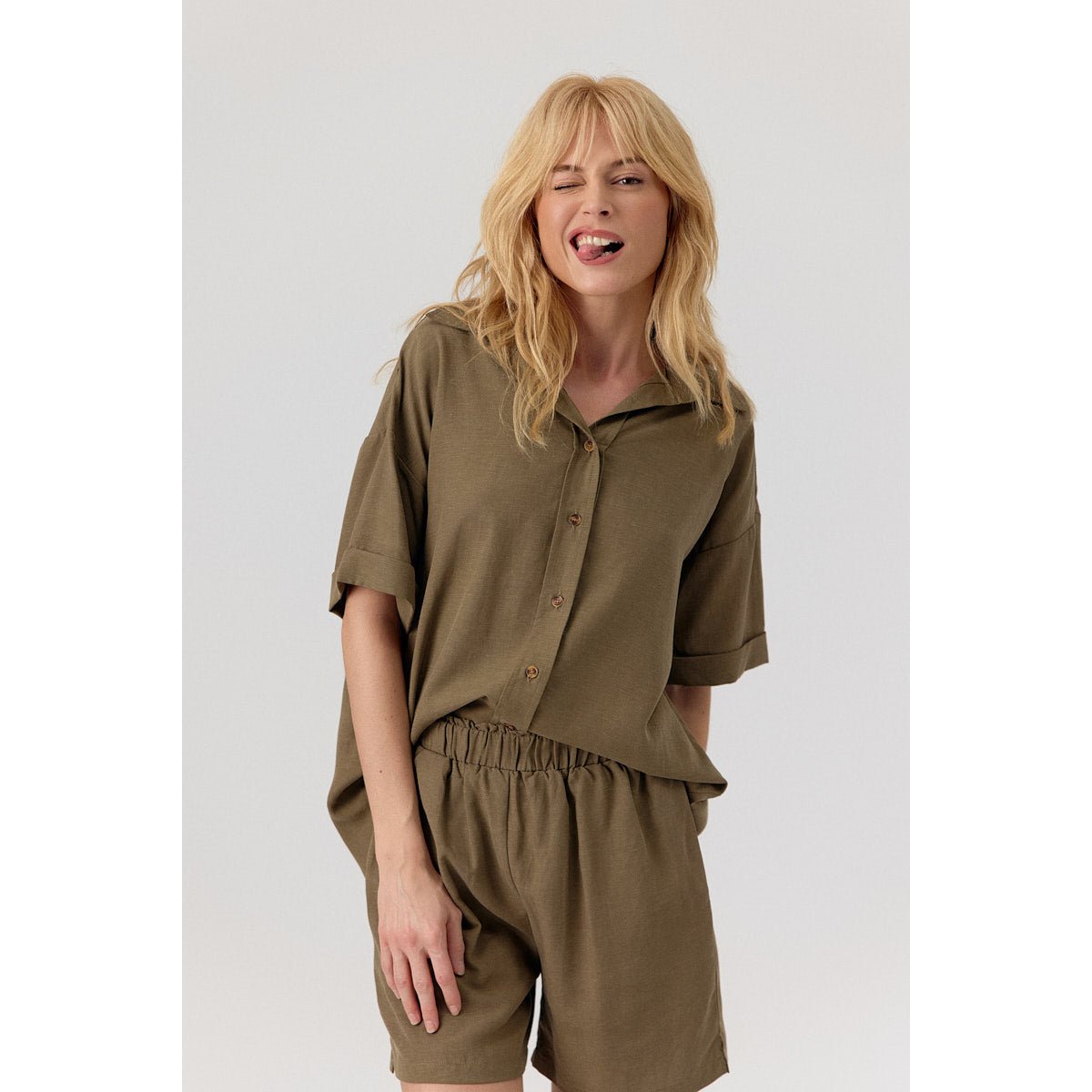 Chemise Addison à manches courtes, col chemise et coupe droite khaki, ARTLOVE