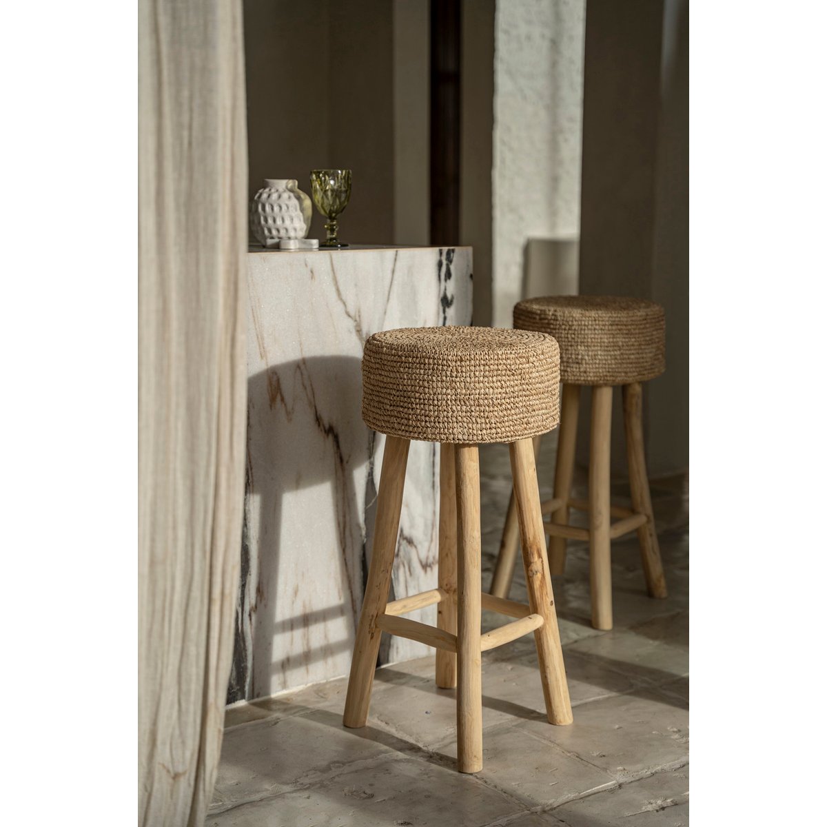 Tabouret de bar en bois de teck et raphia RAFFIA beige, BAZAR BIZAR