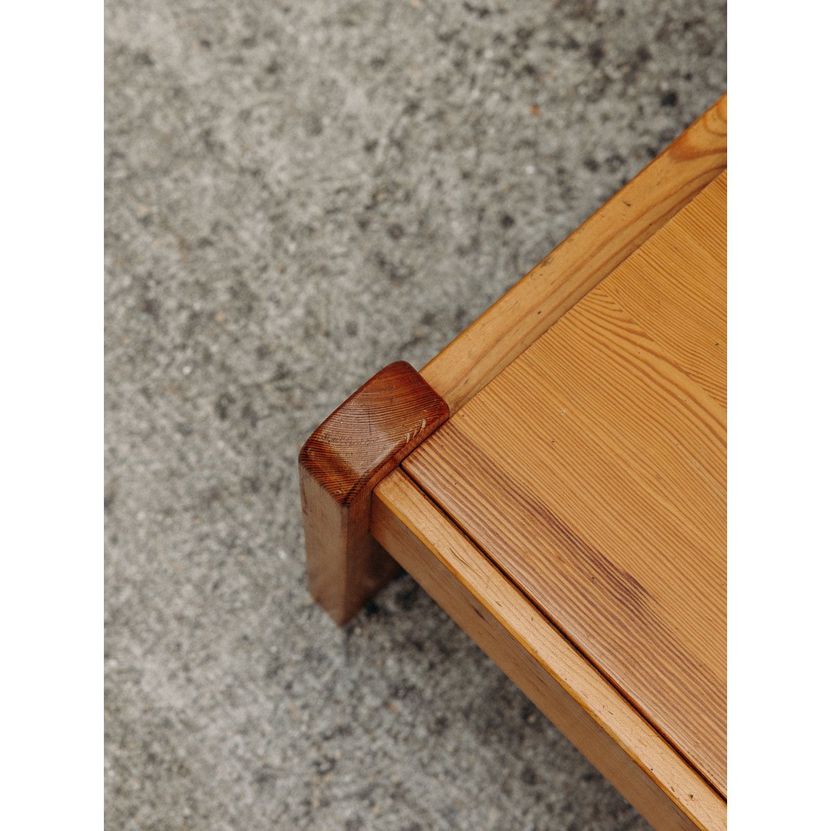 Table basse en pin au style chalet Léonie N°1007 - Bon état bois clair, DEBONGOUT