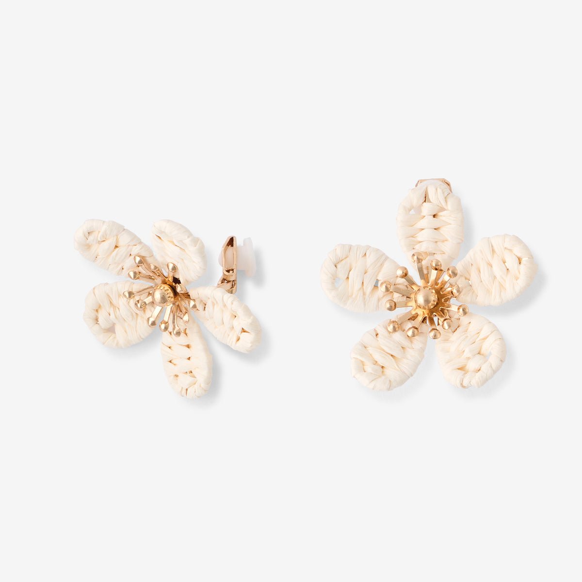 Boucles d'oreilles clips - fleurs en raphia ivoire ivoire, BALABOOSTE