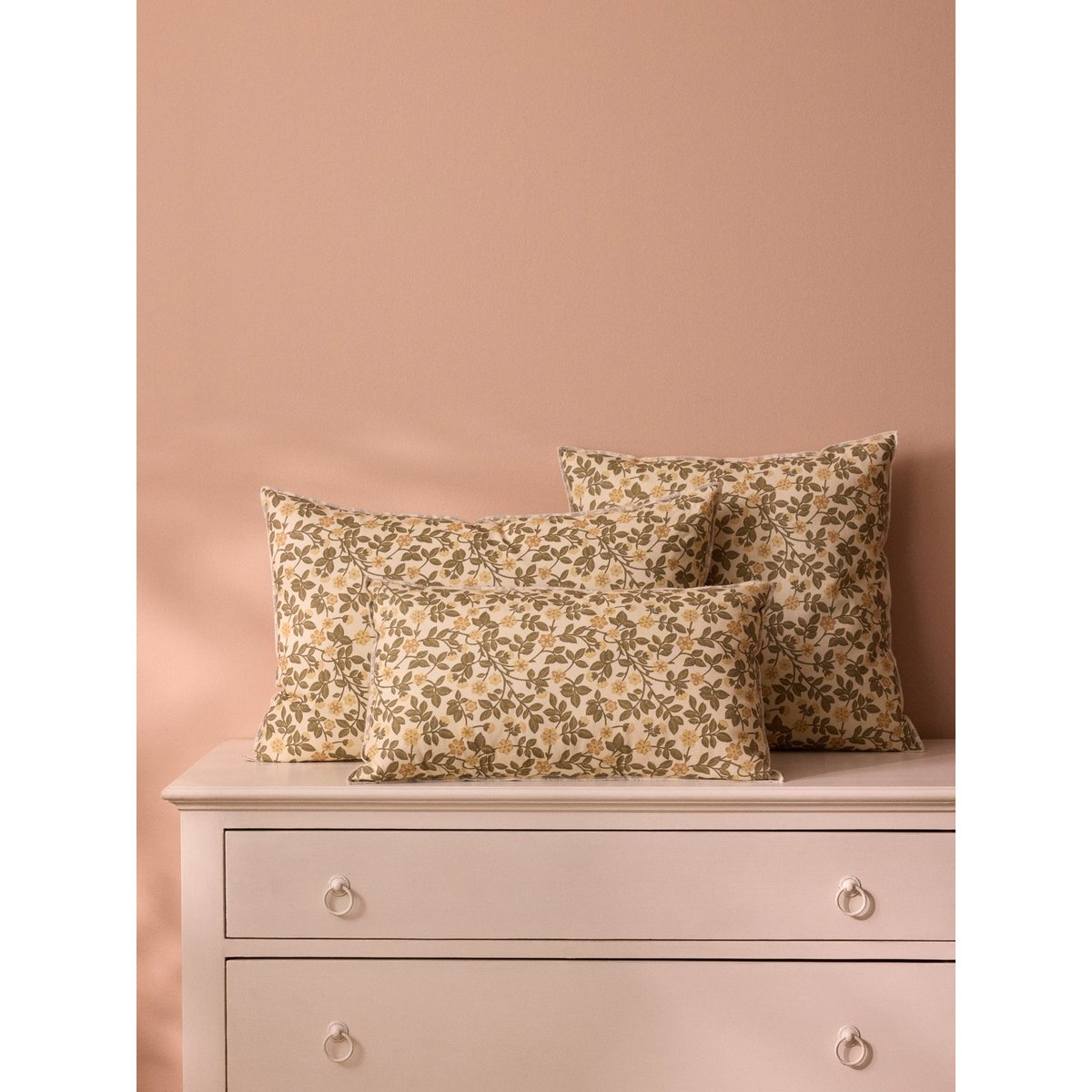 Housse de coussin fleurie coton et lin imprimé baies jaune, CYRILLUS