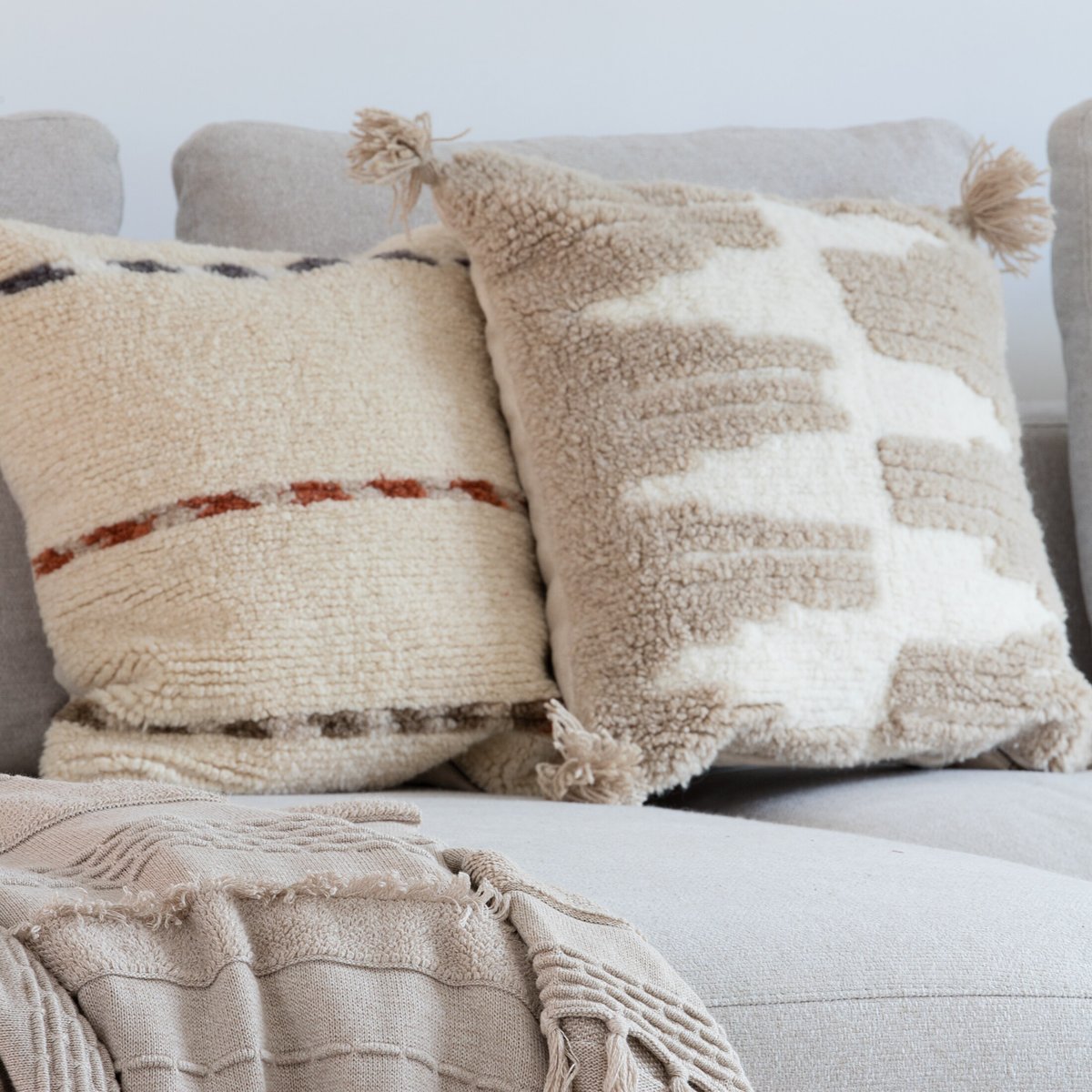 Coussin avec housse en laine Jajim NOMAD coquillage, terre cuite, LORENA CANALS